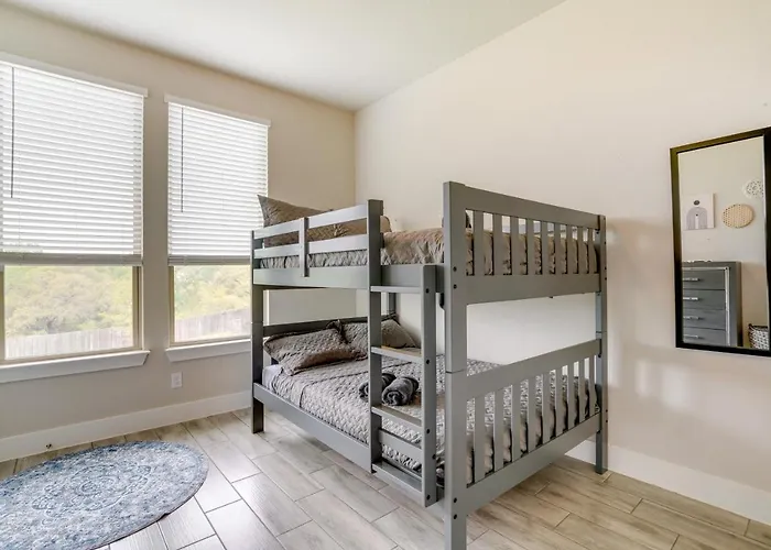 Spacious San Antonio Home 4 Mi To Seaworld!